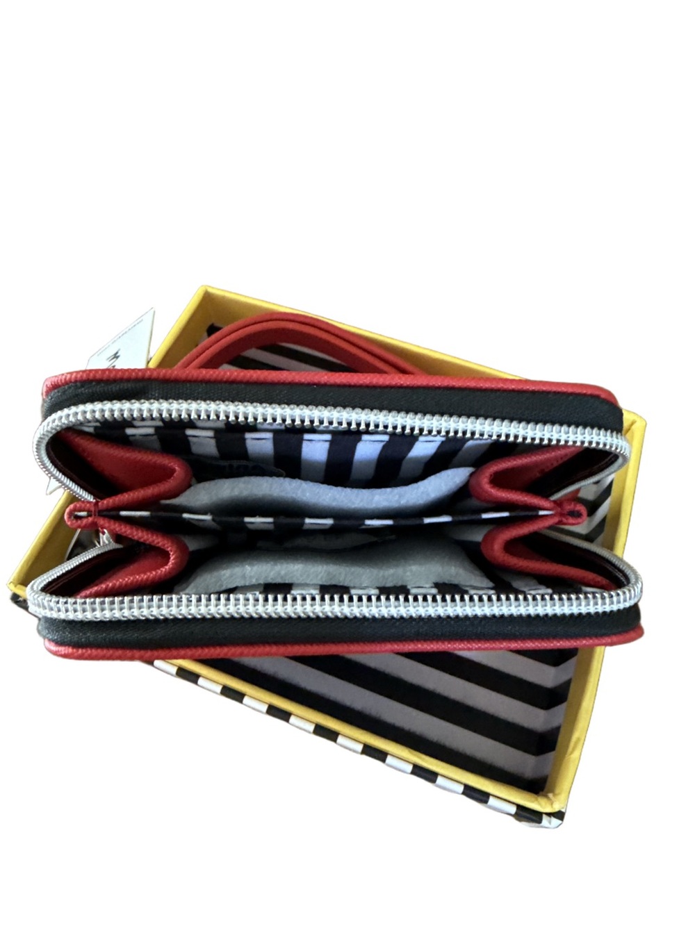 Marc Tetro Bulldog Small Zip Wallet - Picture 3 of 3